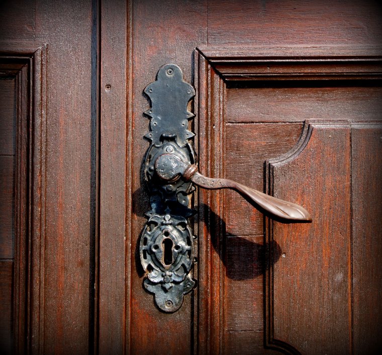 Старинная дверь