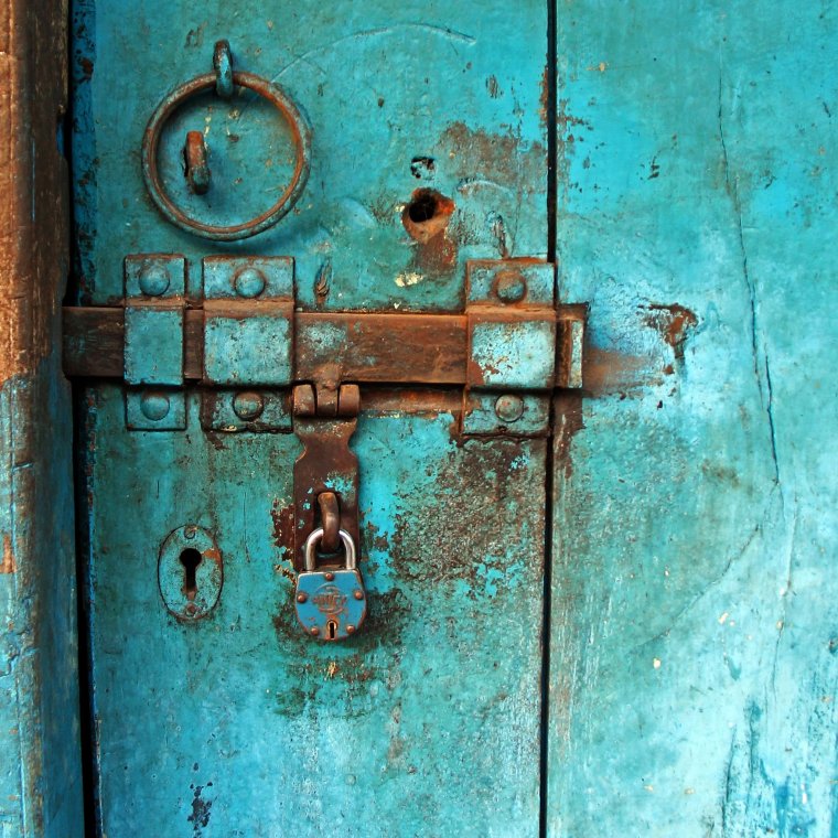 Старинные двери в замках