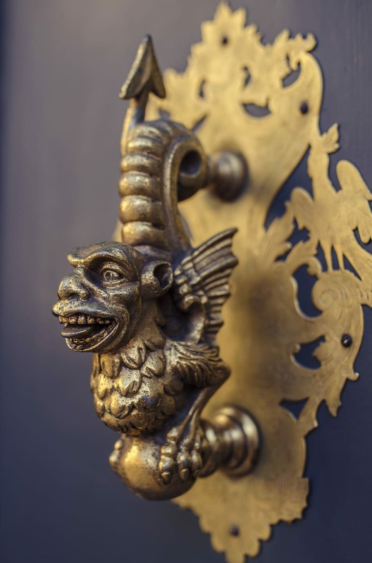 Дверной молоток для входной