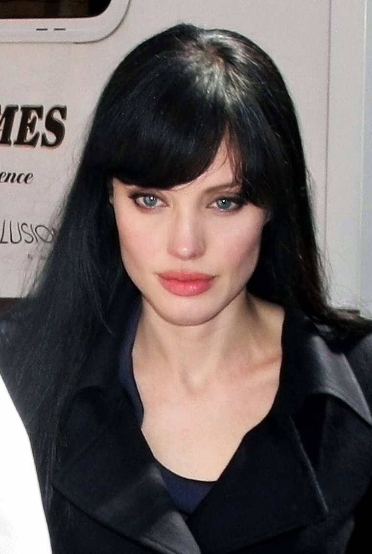 Анджелина Джоли с челкой