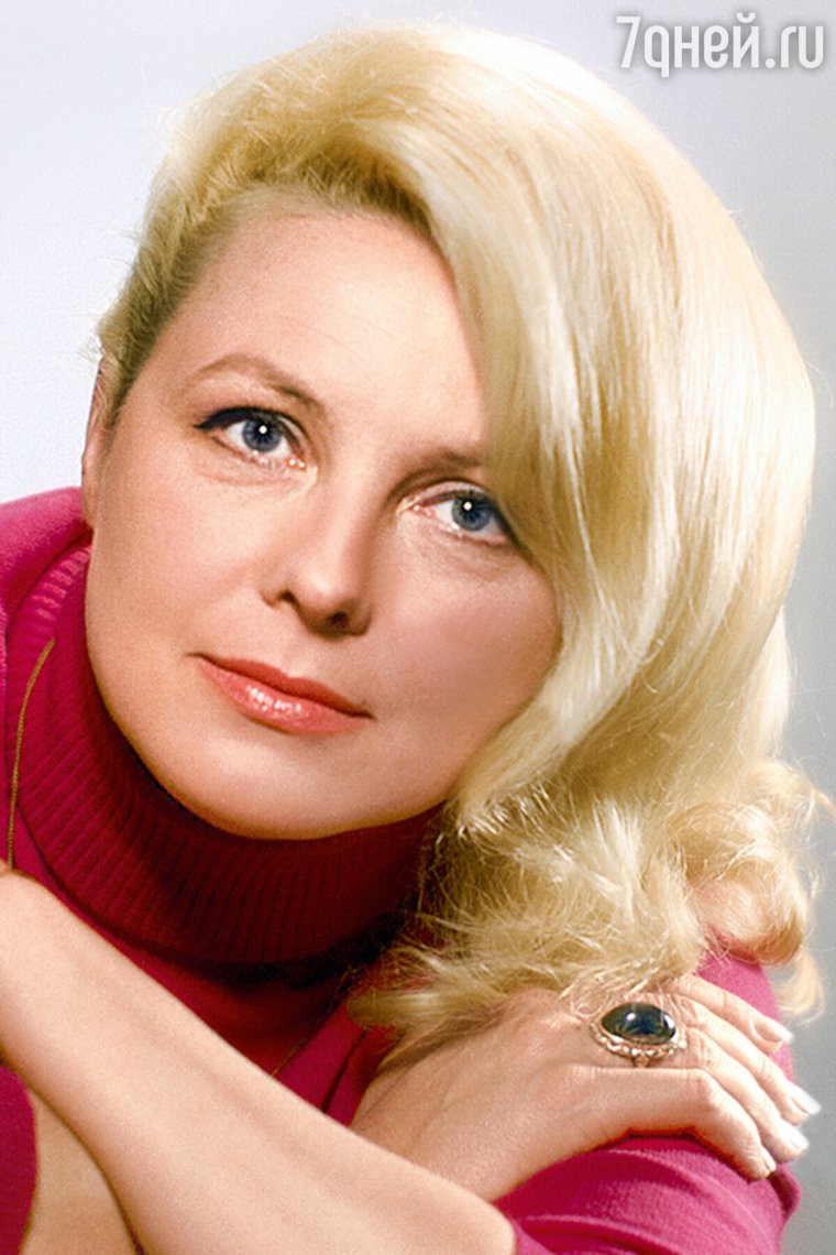 Вия Артмане