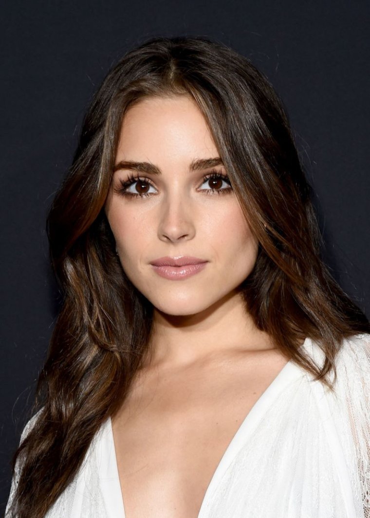 Оливия Калпо волосы