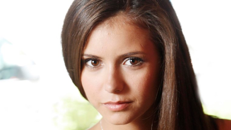 Нина Добрев цвет глаз