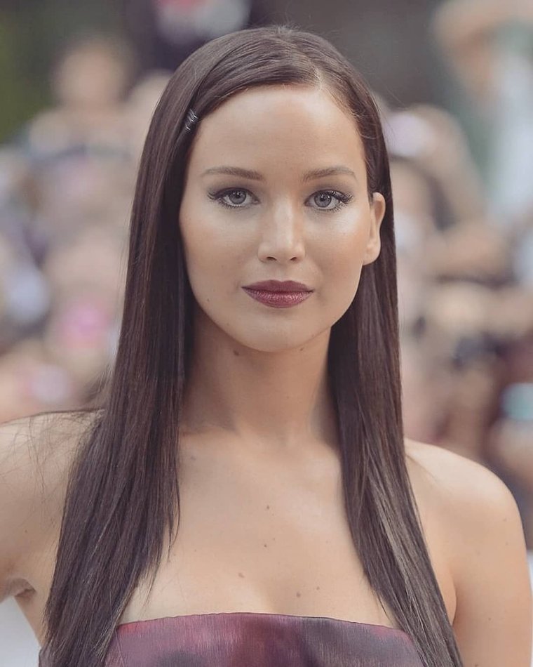 Дженнифер Лоуренс брюнетка