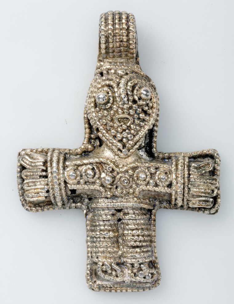 Распятие, серебряный кулон. Бьёркё, Швеция