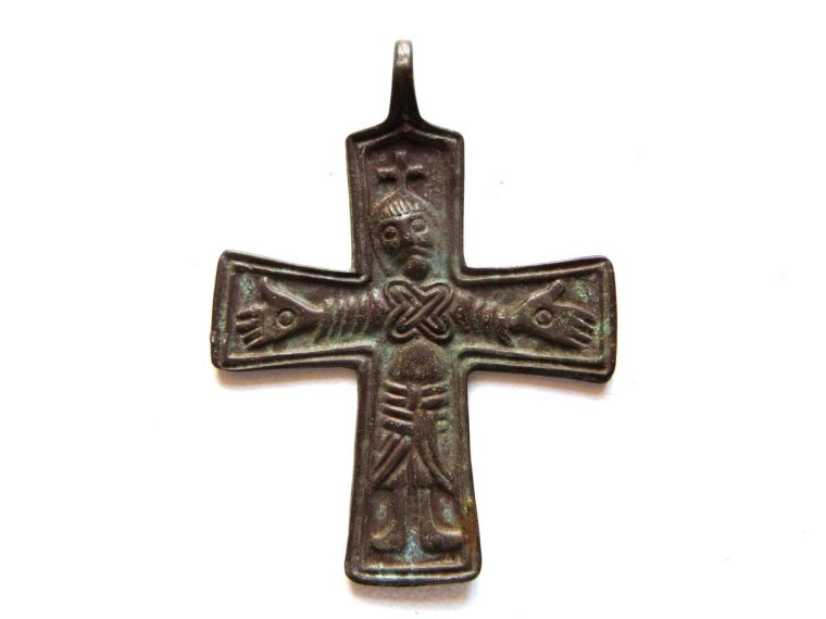 Нательный крест 11 век