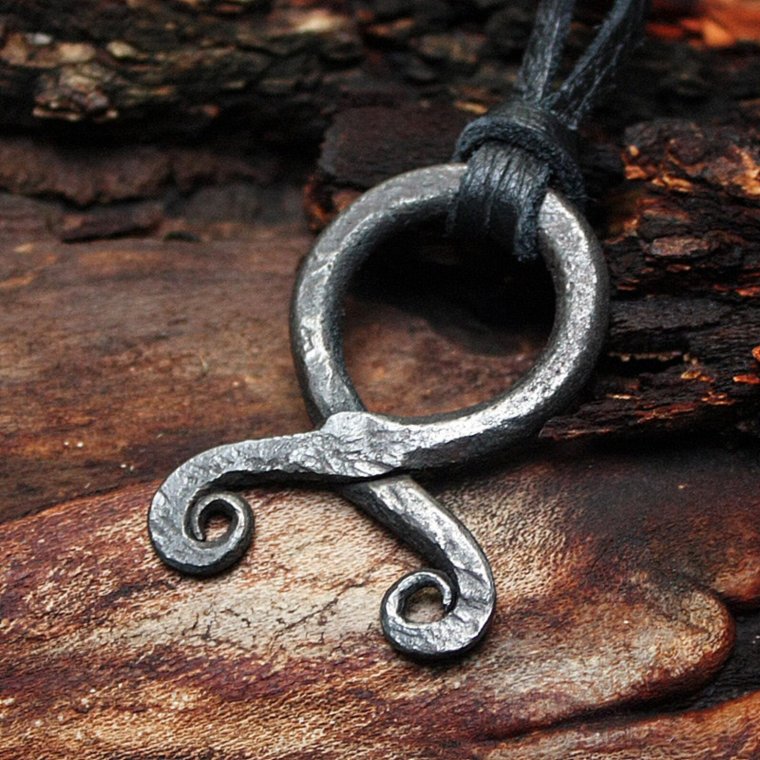 Крест тролля амулет