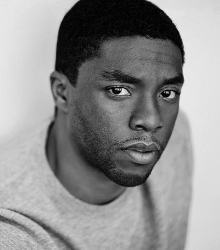 Красивый Чедвик Боузман