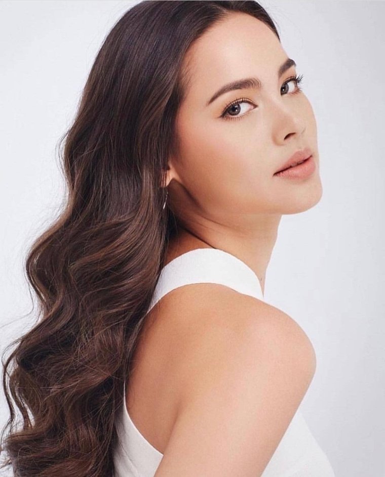 Актриса Яя урассая