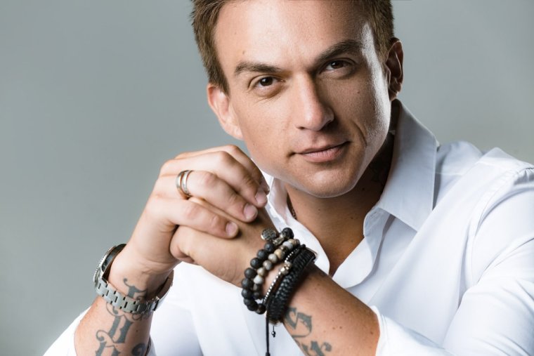 Влад Топалов певец