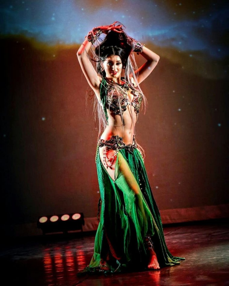 Алекс Делора танцовщица