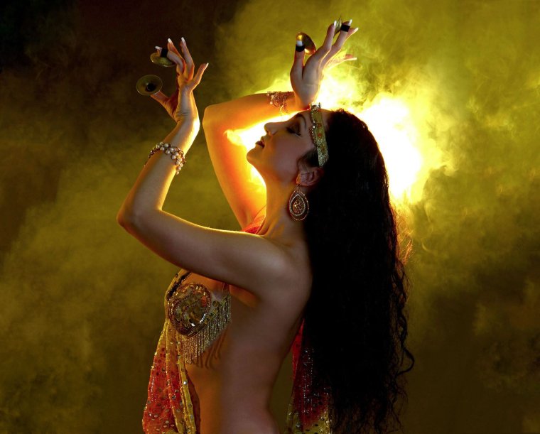 Танцовщица Белли дэнс