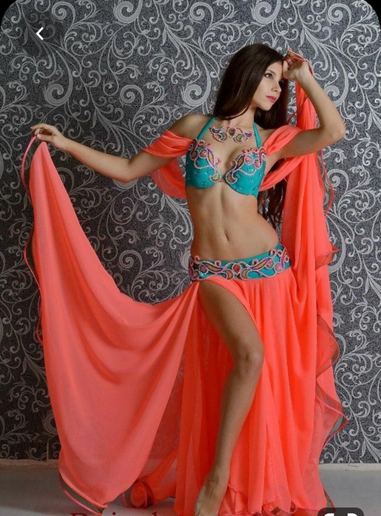 Девушка в Восточном костюме