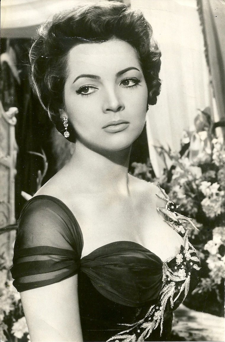 Сара Монтьель варьете