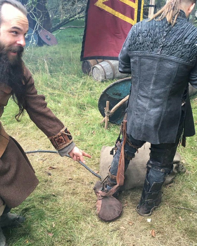 Ивар бескостный на костылях