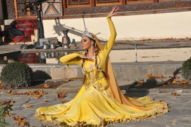 Танец Сары гялин