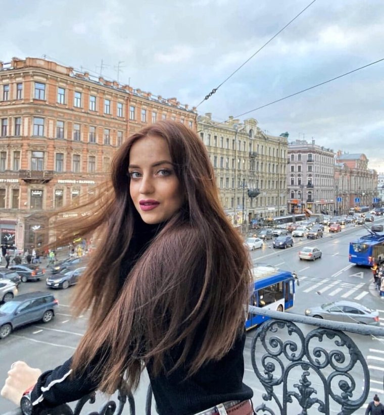 Девушки на улицах Петербурга