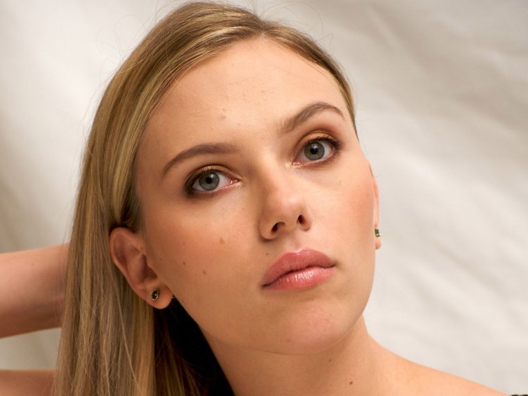 Скарлетт Йоханссон анфас