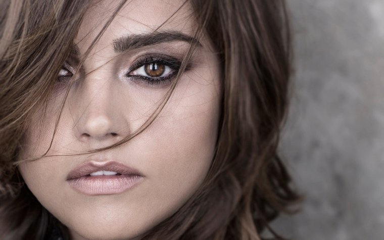 Дженна Коулман лицо