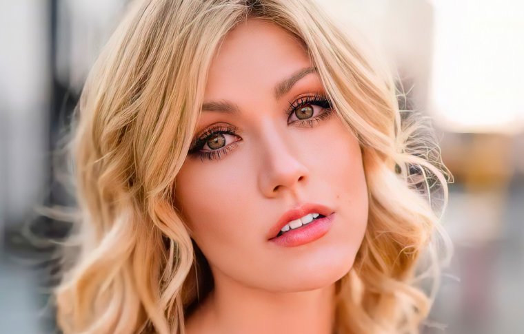 Современный макияж для блондинок