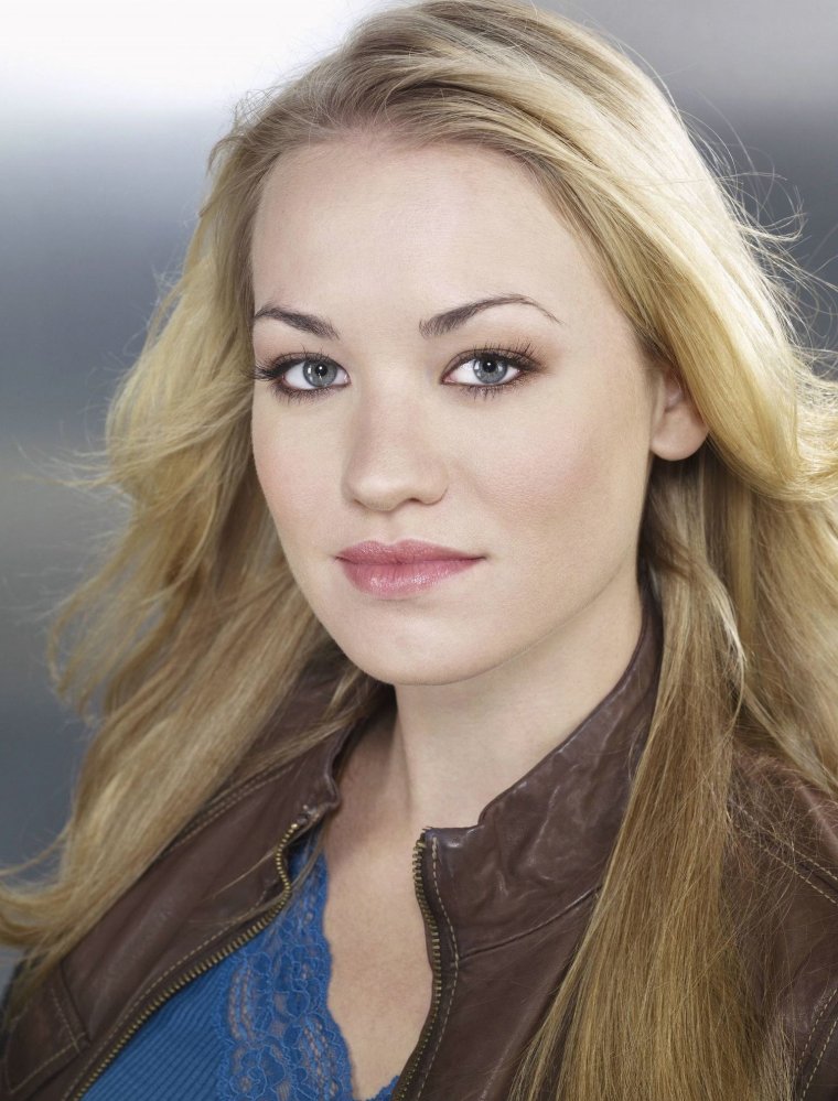 Ивонн Страхо́вски