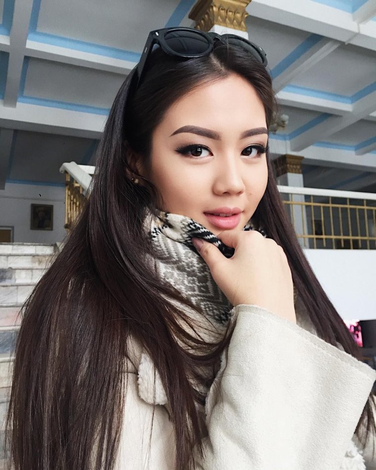 Айжан Асемова мейкап