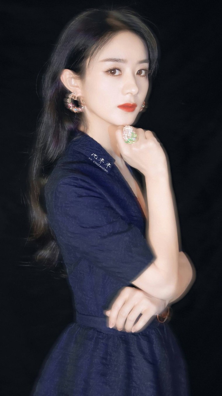 Китайская актриса Чжао Лиин