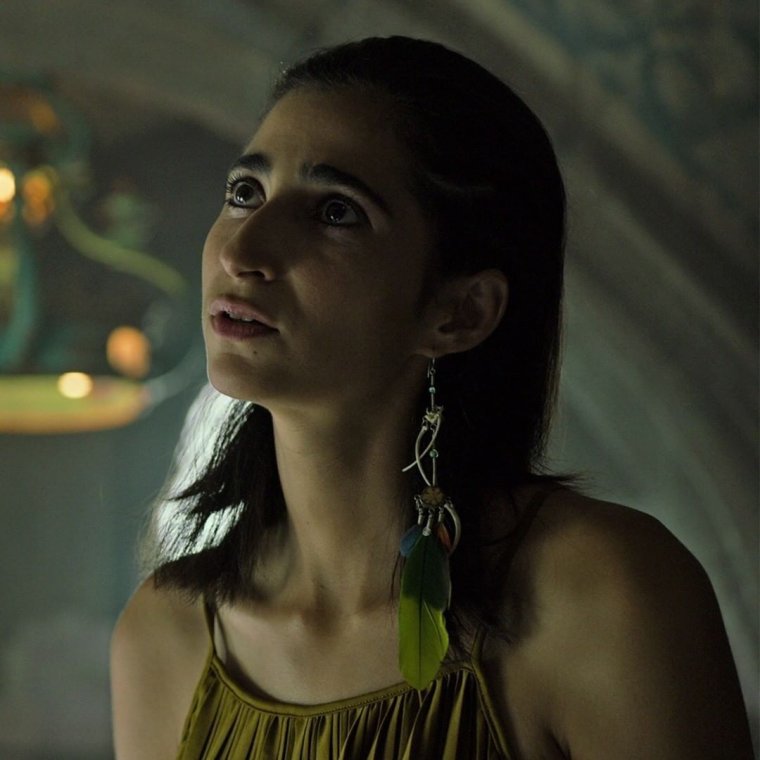 Актрисы Netflix с разноцветными косичками