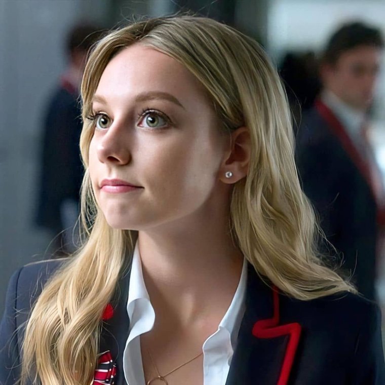 Эстер Экспозито элита