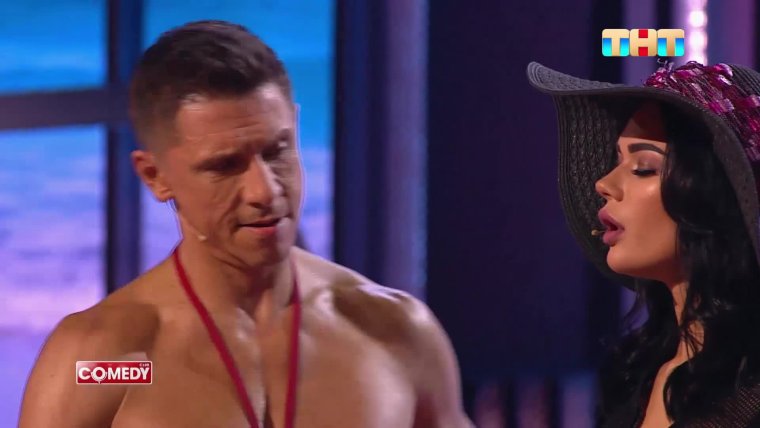 Девушка из камеди клаб