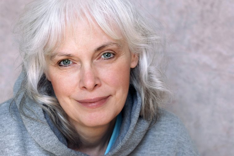 Красивая пожилая женщина