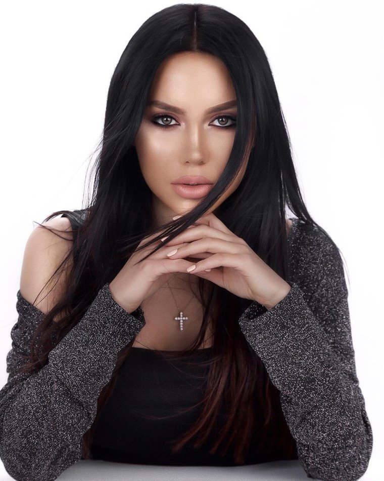 Армянские певица АРПИ Габриелян