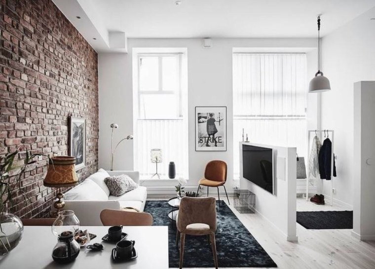 Гостиная с кирпичной стеной в скандинавском стиле