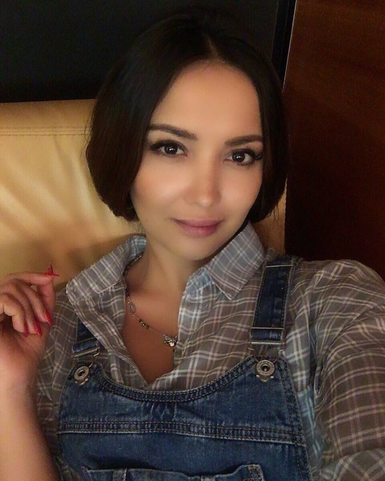 Анора Разакова