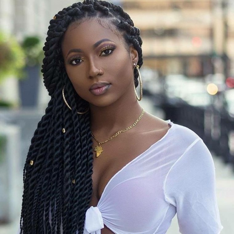 Монике с афро