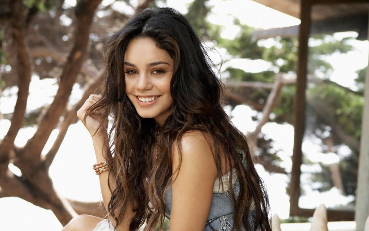 Vanessa hudgens smile