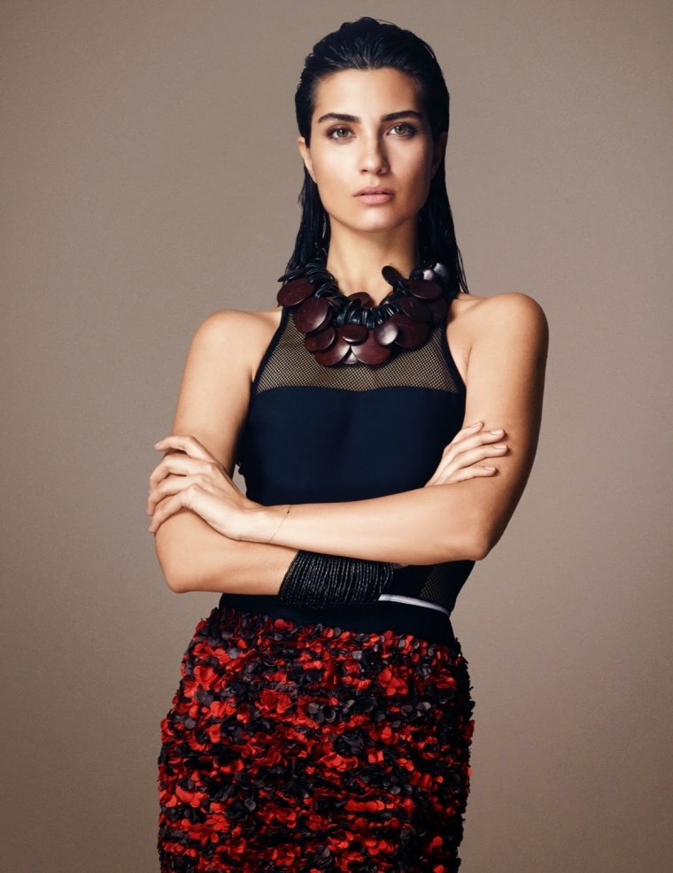 Актриса туба Буйукустун