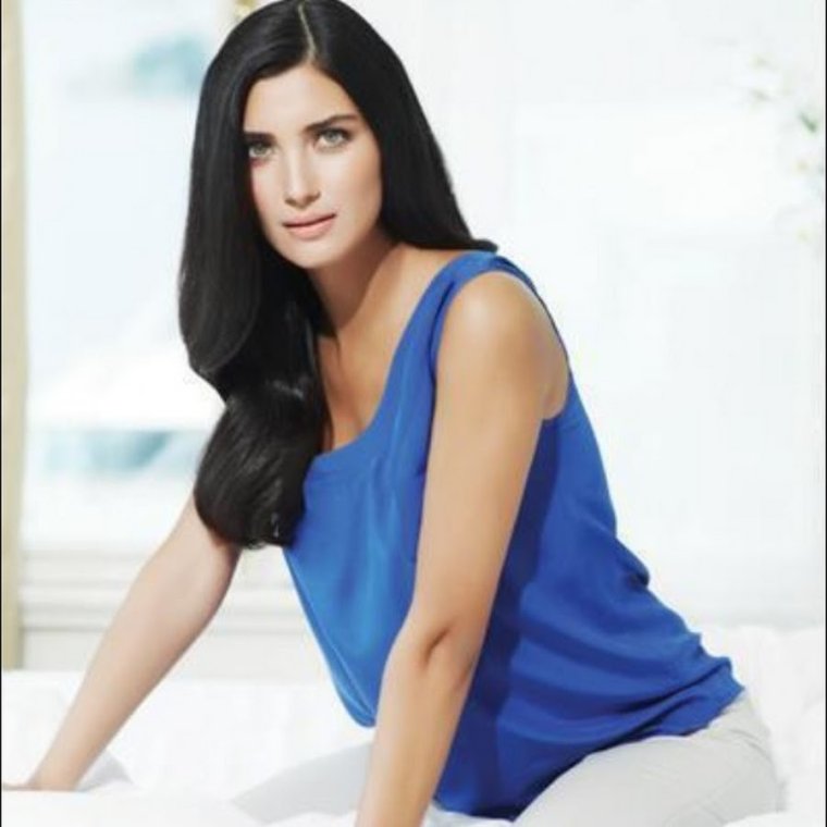 Туба Бюйюкюстюн Аси