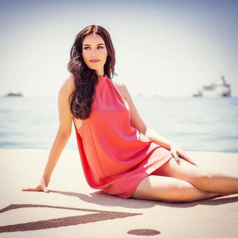 Актриса Фахрие Эвджен