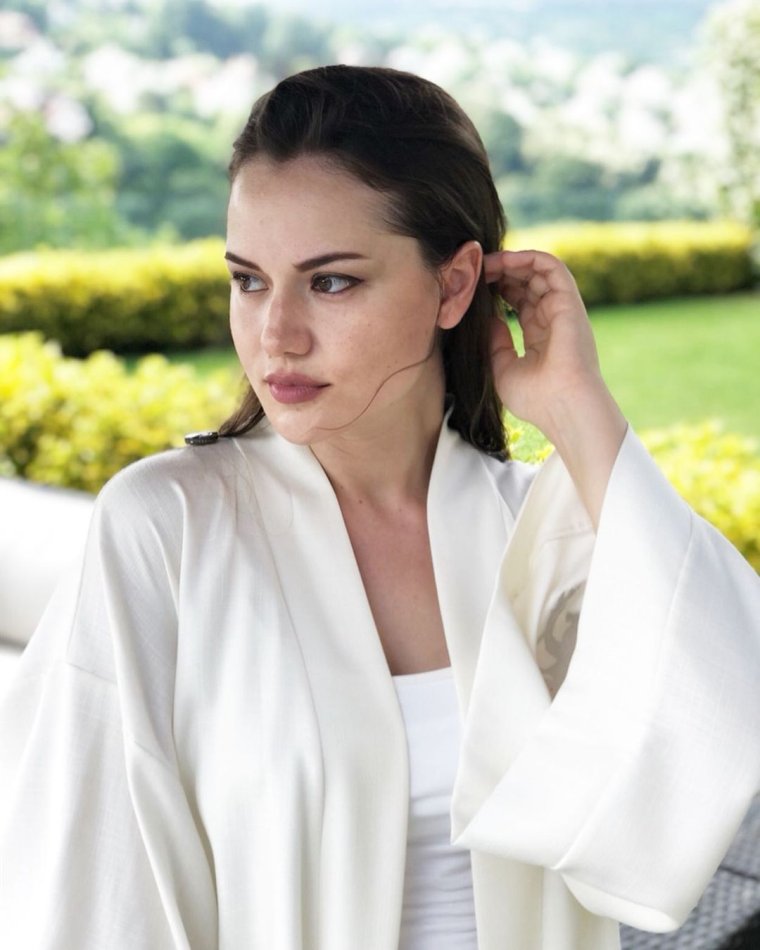 Актриса Фахрие Эвджен