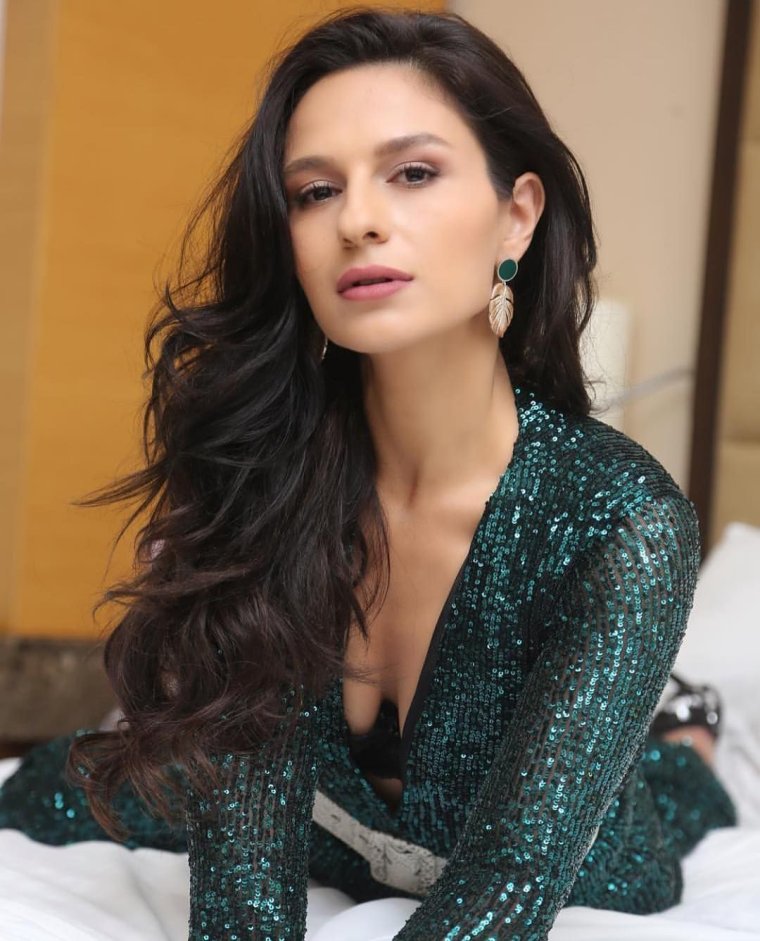 Селин Енинджи турецкая актриса