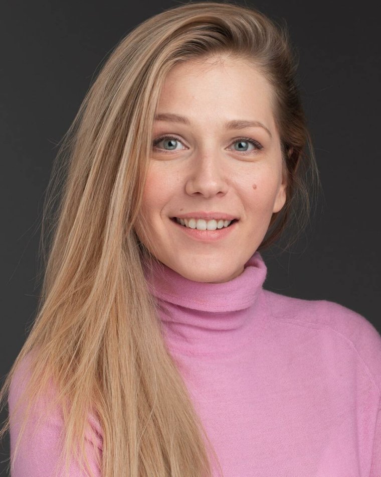 Актриса Карина Андоленк