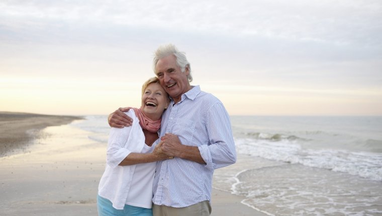 Пенсионеры на море