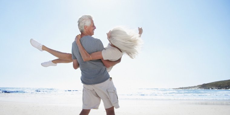 Счастливая пожилая пара