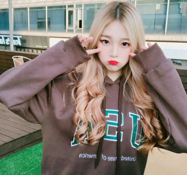 Ким Ольджан блондинка