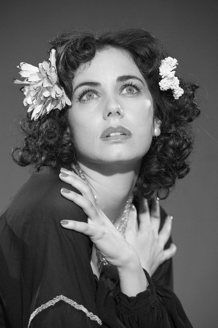 Миа Киршнер чёрная Орхидея