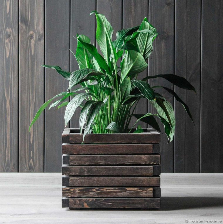 Деревянные кашпо для цветов