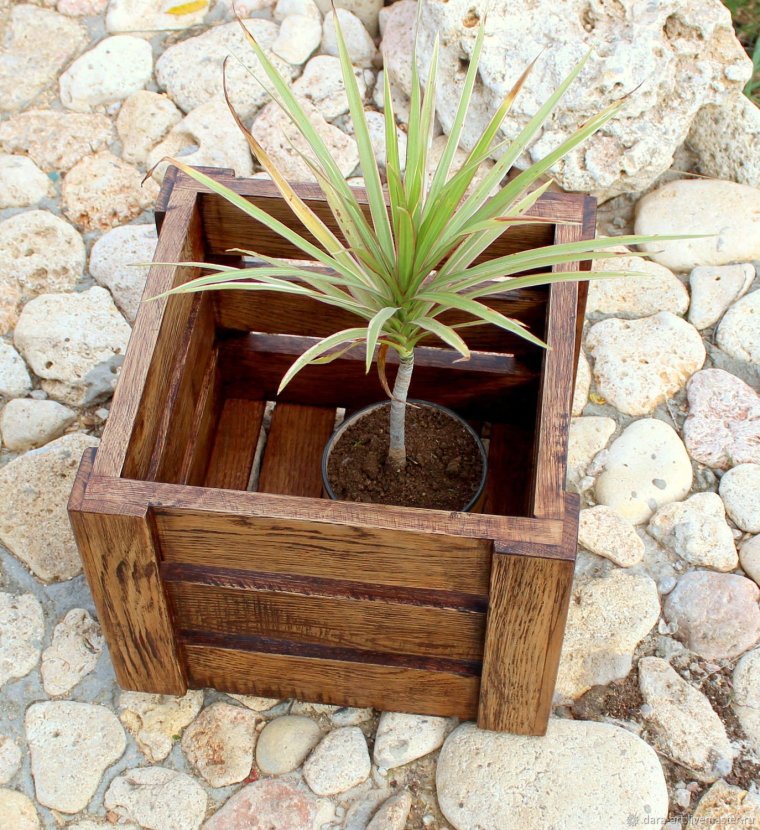 Деревянные кашпо для цветов