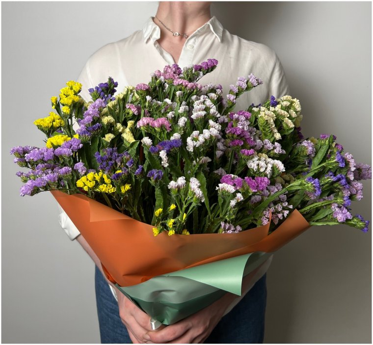 Букет с матиолой и хризантемой