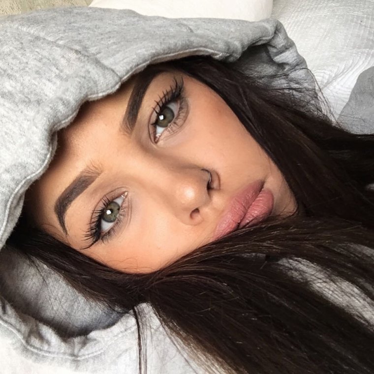 Красивые девушки брюнетки с карими глазами